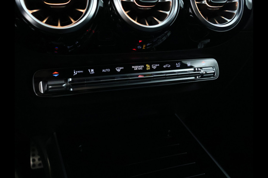 Mercedes-Benz GLA 250 e AMG Plug-In Hybride AMG Line | Night Pakket | 19 Inch AMG Velgen | Memory voorstoelen | Sfeerverlichting. Inclusief 24 maanden MB Certified garantie voor Europa.