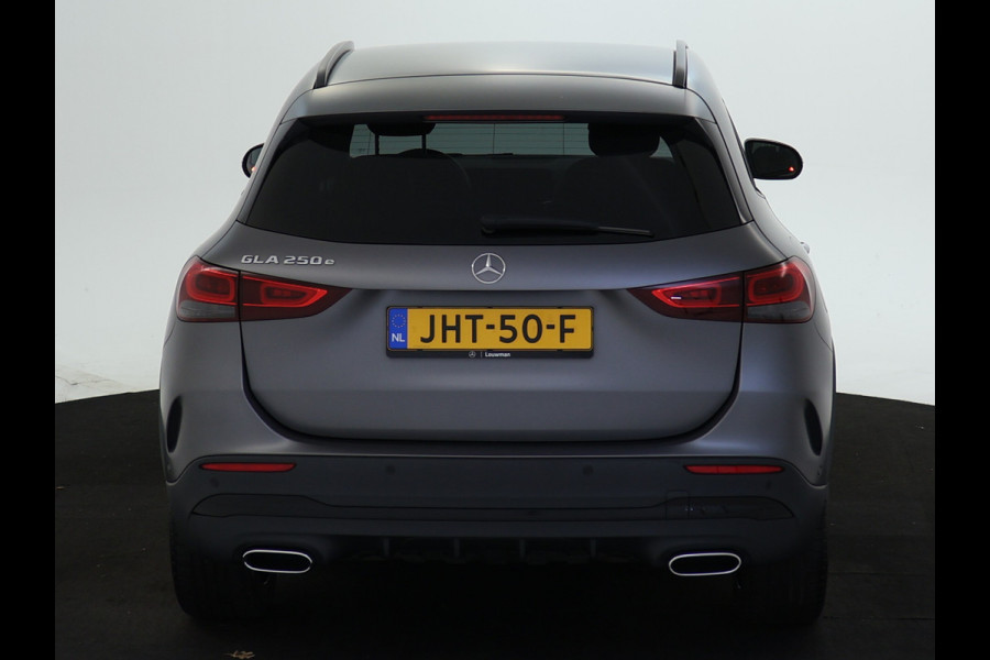 Mercedes-Benz GLA 250 e AMG Plug-In Hybride AMG Line | Night Pakket | 19 Inch AMG Velgen | Memory voorstoelen | Sfeerverlichting. Inclusief 24 maanden MB Certified garantie voor Europa.