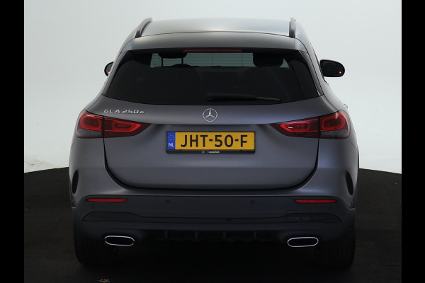 Mercedes-Benz GLA 250 e AMG Plug-In Hybride AMG Line | Night Pakket | 19 Inch AMG Velgen | Memory voorstoelen | Sfeerverlichting. Inclusief 24 maanden MB Certified garantie voor Europa.
