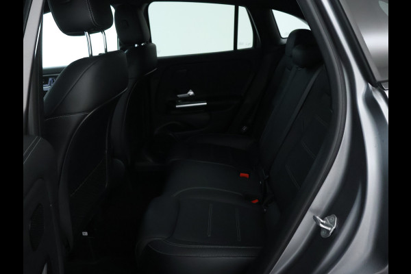 Mercedes-Benz GLA 250 e AMG Plug-In Hybride AMG Line | Night Pakket | 19 Inch AMG Velgen | Memory voorstoelen | Sfeerverlichting. Inclusief 24 maanden MB Certified garantie voor Europa.