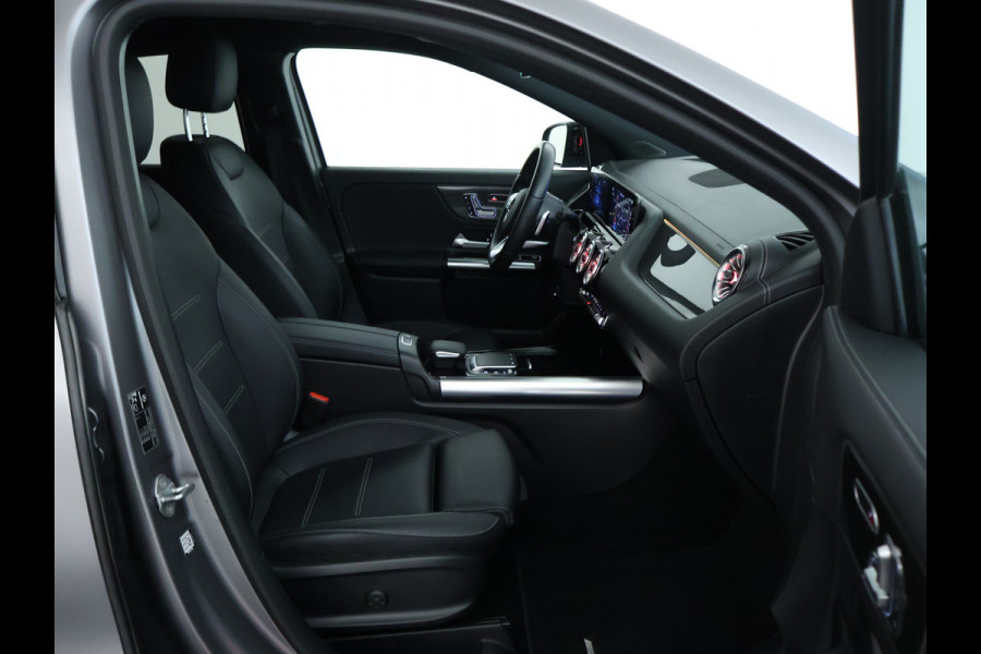 Mercedes-Benz GLA 250 e AMG Plug-In Hybride AMG Line | Night Pakket | 19 Inch AMG Velgen | Memory voorstoelen | Sfeerverlichting. Inclusief 24 maanden MB Certified garantie voor Europa.