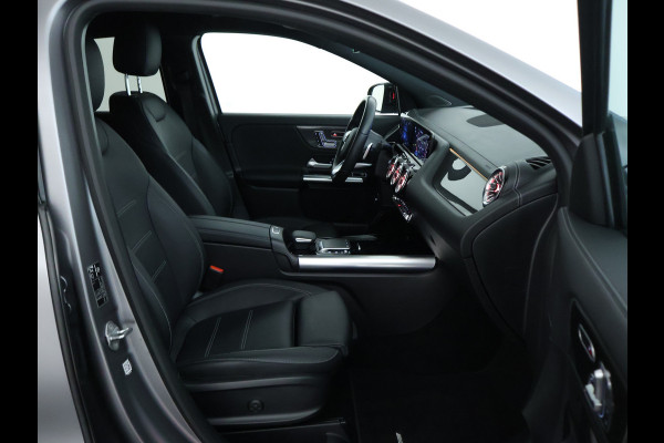 Mercedes-Benz GLA 250 e AMG Plug-In Hybride AMG Line | Night Pakket | 19 Inch AMG Velgen | Memory voorstoelen | Sfeerverlichting. Inclusief 24 maanden MB Certified garantie voor Europa.