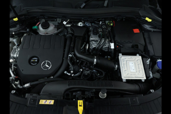 Mercedes-Benz GLA 250 e AMG Plug-In Hybride AMG Line | Night Pakket | 19 Inch AMG Velgen | Memory voorstoelen | Sfeerverlichting. Inclusief 24 maanden MB Certified garantie voor Europa.