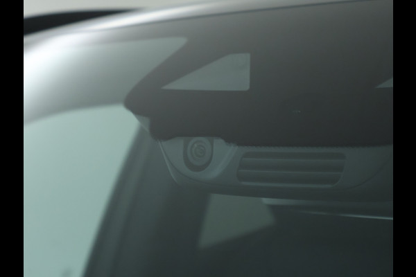 Mercedes-Benz GLA 250 e AMG Plug-In Hybride AMG Line | Night Pakket | 19 Inch AMG Velgen | Memory voorstoelen | Sfeerverlichting. Inclusief 24 maanden MB Certified garantie voor Europa.