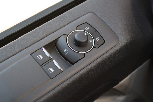 Ford Transit Custom 320 2.0 TDCI L2H1 Limited 136pk - Stoel/Stuurverwarming - Camera - Keyless - ACC - Dodehoek - Rijklaar Ford Transit Custom 320 2.0 TDCI L2H1 Limited 136pk - Stoel/Stuurverwarming - Camera - Keyless - ACC - Dodehoek - Rijklaar