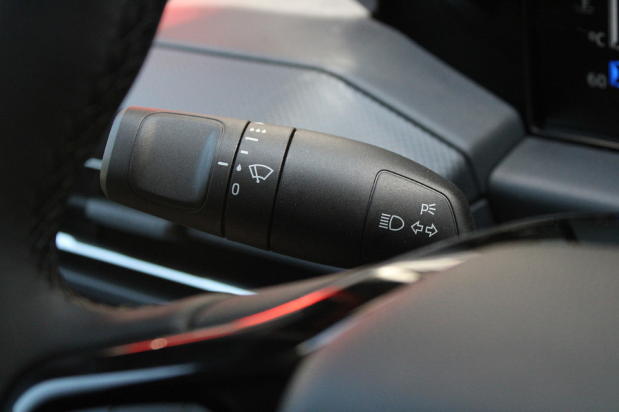 Ford Transit Custom 320 2.0 TDCI L2H1 Limited 136pk - Stoel/Stuurverwarming - Camera - Keyless - ACC - Dodehoek - Rijklaar Ford Transit Custom 320 2.0 TDCI L2H1 Limited 136pk - Stoel/Stuurverwarming - Camera - Keyless - ACC - Dodehoek - Rijklaar