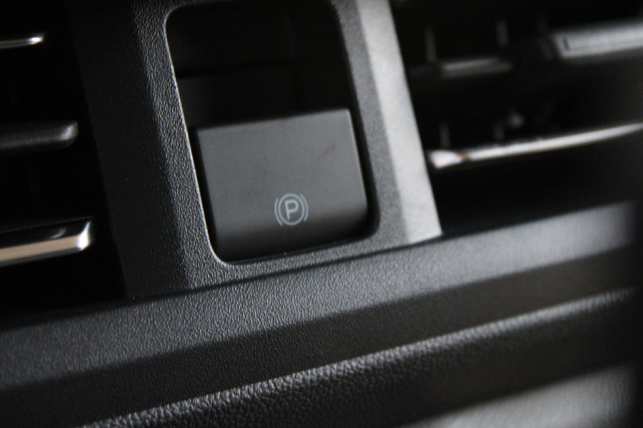 Ford Transit Custom 320 2.0 TDCI L2H1 Limited 136pk - Stoel/Stuurverwarming - Camera - Keyless - ACC - Dodehoek - Rijklaar Ford Transit Custom 320 2.0 TDCI L2H1 Limited 136pk - Stoel/Stuurverwarming - Camera - Keyless - ACC - Dodehoek - Rijklaar