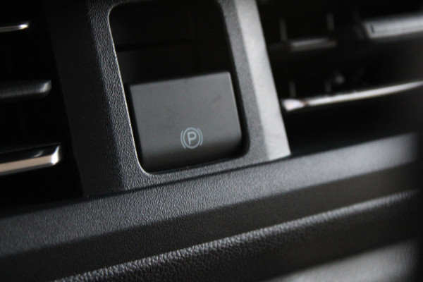 Ford Transit Custom 320 2.0 TDCI L2H1 Limited 136pk - Stoel/Stuurverwarming - Camera - Keyless - ACC - Dodehoek - Rijklaar Ford Transit Custom 320 2.0 TDCI L2H1 Limited 136pk - Stoel/Stuurverwarming - Camera - Keyless - ACC - Dodehoek - Rijklaar