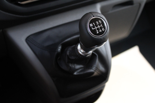 Ford Transit Custom 320 2.0 TDCI L2H1 Limited 136pk - Stoel/Stuurverwarming - Camera - Keyless - ACC - Dodehoek - Rijklaar Ford Transit Custom 320 2.0 TDCI L2H1 Limited 136pk - Stoel/Stuurverwarming - Camera - Keyless - ACC - Dodehoek - Rijklaar