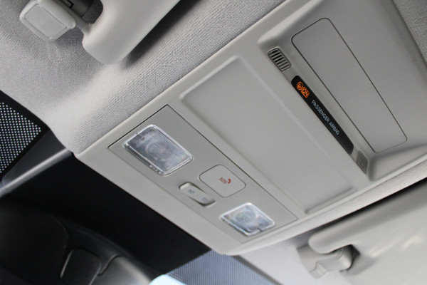 Ford Transit Custom 320 2.0 TDCI L2H1 Limited 136pk - Stoel/Stuurverwarming - Camera - Keyless - ACC - Dodehoek - Rijklaar Ford Transit Custom 320 2.0 TDCI L2H1 Limited 136pk - Stoel/Stuurverwarming - Camera - Keyless - ACC - Dodehoek - Rijklaar