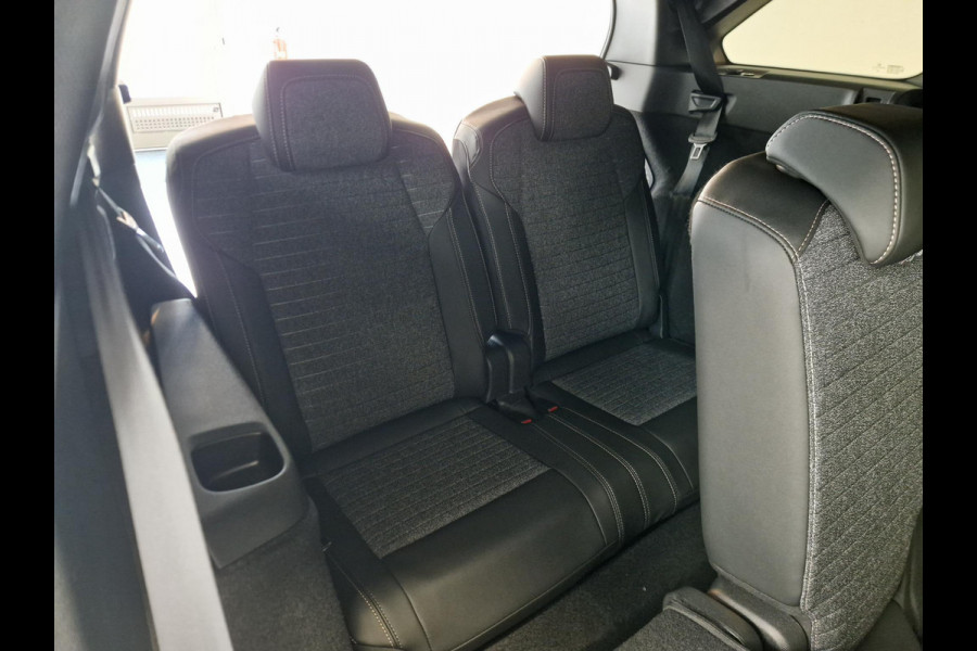 Peugeot 5008 1.6 Plug-in Hybrid 195 Allure 7,4 kW | Seat Pack | Panoramic Navigation Pack | 360 Vision & Drive Assist Pack