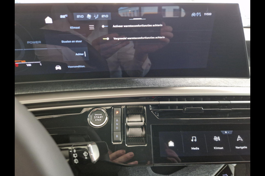 Peugeot 5008 1.6 Plug-in Hybrid 195 Allure 7,4 kW | Seat Pack | Panoramic Navigation Pack | 360 Vision & Drive Assist Pack