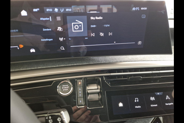 Peugeot 5008 1.6 Plug-in Hybrid 195 Allure 7,4 kW | Seat Pack | Panoramic Navigation Pack | 360 Vision & Drive Assist Pack