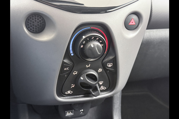 Peugeot 108 1.0 e-VTi 5Drs Airco Camera Navi* Apple Carplay Android Auto DAB Active Bluetooth Isofix Led Pack Techno 1e Eigenaar Origineel Nederlandse Auto Peugeot 108 1.0 e-VTi 5Drs Airco Camera Navi* Apple Carplay Android Auto DAB Active Bluetooth Isofix Led Pack Techno 1e Eigenaar Origineel Nederlandse Auto