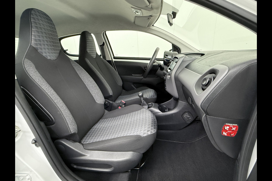 Peugeot 108 1.0 e-VTi 5Drs Airco Camera Navi* Apple Carplay Android Auto DAB Active Bluetooth Isofix Led Pack Techno 1e Eigenaar Origineel Nederlandse Auto Peugeot 108 1.0 e-VTi 5Drs Airco Camera Navi* Apple Carplay Android Auto DAB Active Bluetooth Isofix Led Pack Techno 1e Eigenaar Origineel Nederlandse Auto