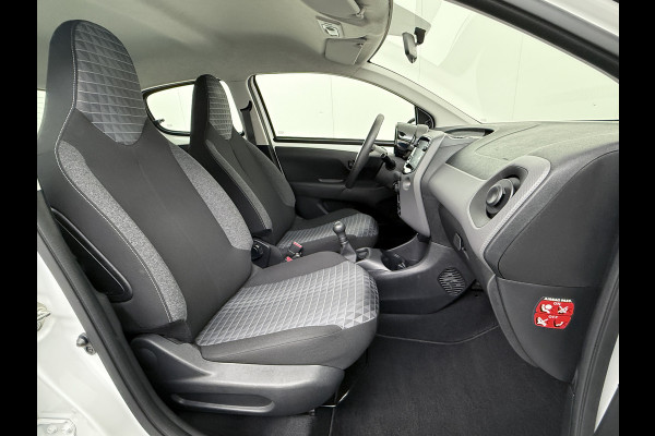 Peugeot 108 1.0 e-VTi 5Drs Airco Camera Navi* Apple Carplay Android Auto DAB Active Bluetooth Isofix Led Pack Techno 1e Eigenaar Origineel Nederlandse Auto Peugeot 108 1.0 e-VTi 5Drs Airco Camera Navi* Apple Carplay Android Auto DAB Active Bluetooth Isofix Led Pack Techno 1e Eigenaar Origineel Nederlandse Auto