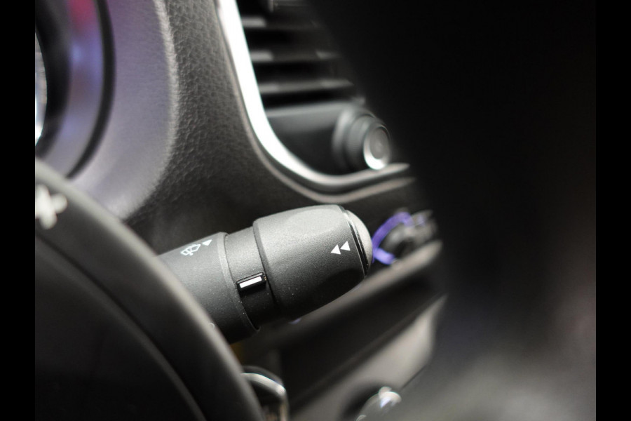 Opel Vivaro 2.0 BlueHDi 145PK L2 Automaat | Navigatie | Airco | Trekhaak | Side Bars | Betimmering | Laadruimte betimmering