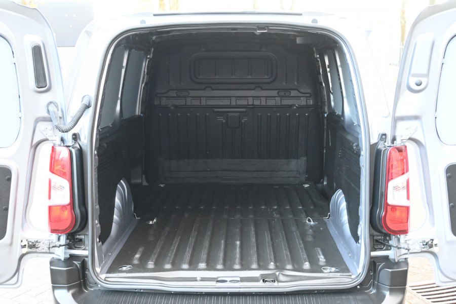 Peugeot Partner 1.5 BlueHDi L2 130 pk EAT8 S&S Camera, Standkachel, Trekhaak afneembaar Peugeot Partner 1.5 BlueHDi L2 130 pk EAT8 S&S Camera, Standkachel, Trekhaak afneembaar