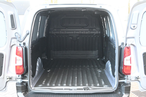 Peugeot Partner 1.5 BlueHDi L2 130 pk EAT8 S&S Camera, Standkachel, Trekhaak afneembaar Peugeot Partner 1.5 BlueHDi L2 130 pk EAT8 S&S Camera, Standkachel, Trekhaak afneembaar