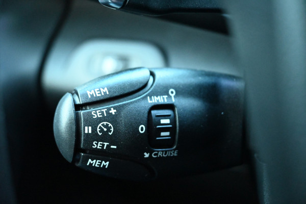 Peugeot Partner 1.5 BlueHDi L2 130 pk EAT8 S&S Camera, Standkachel, Trekhaak afneembaar Peugeot Partner 1.5 BlueHDi L2 130 pk EAT8 S&S Camera, Standkachel, Trekhaak afneembaar