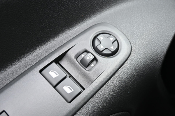 Peugeot Partner 1.5 BlueHDi L2 130 pk EAT8 S&S Camera, Standkachel, Trekhaak afneembaar Peugeot Partner 1.5 BlueHDi L2 130 pk EAT8 S&S Camera, Standkachel, Trekhaak afneembaar