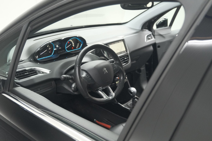 Peugeot 2008 PureTech 110 Allure | Panoramadak | Navigatie | Camera | Parkeersensoren Peugeot 2008 PureTech 110 Allure | Panoramadak | Navigatie | Camera | Parkeersensoren