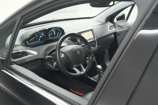 Peugeot 2008 PureTech 110 Allure | Panoramadak | Navigatie | Camera | Parkeersensoren Peugeot 2008 PureTech 110 Allure | Panoramadak | Navigatie | Camera | Parkeersensoren