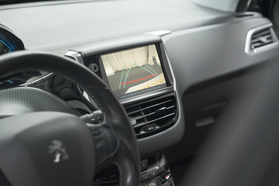 Peugeot 2008 PureTech 110 Allure | Panoramadak | Navigatie | Camera | Parkeersensoren Peugeot 2008 PureTech 110 Allure | Panoramadak | Navigatie | Camera | Parkeersensoren