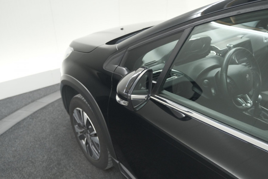 Peugeot 2008 PureTech 110 Allure | Panoramadak | Navigatie | Camera | Parkeersensoren Peugeot 2008 PureTech 110 Allure | Panoramadak | Navigatie | Camera | Parkeersensoren