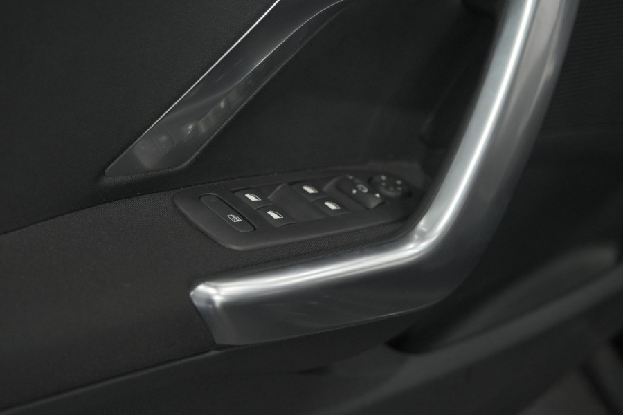 Peugeot 2008 PureTech 110 Allure | Panoramadak | Navigatie | Camera | Parkeersensoren Peugeot 2008 PureTech 110 Allure | Panoramadak | Navigatie | Camera | Parkeersensoren