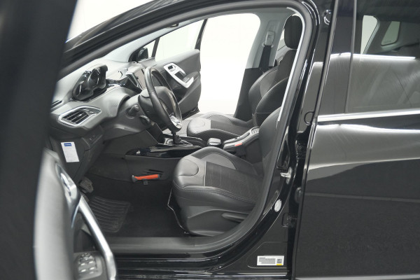 Peugeot 2008 PureTech 110 Allure | Panoramadak | Navigatie | Camera | Parkeersensoren Peugeot 2008 PureTech 110 Allure | Panoramadak | Navigatie | Camera | Parkeersensoren