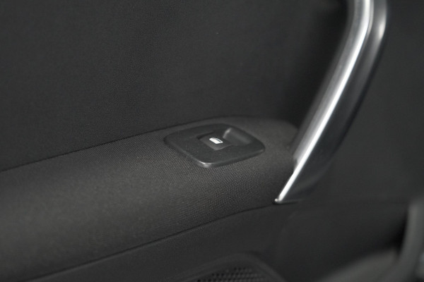 Peugeot 2008 PureTech 110 Allure | Panoramadak | Navigatie | Camera | Parkeersensoren Peugeot 2008 PureTech 110 Allure | Panoramadak | Navigatie | Camera | Parkeersensoren