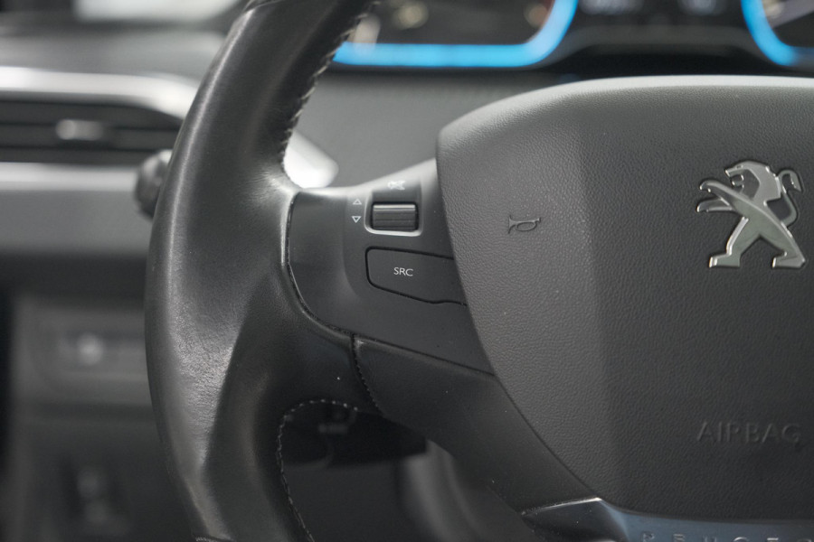 Peugeot 2008 PureTech 110 Allure | Panoramadak | Navigatie | Camera | Parkeersensoren Peugeot 2008 PureTech 110 Allure | Panoramadak | Navigatie | Camera | Parkeersensoren