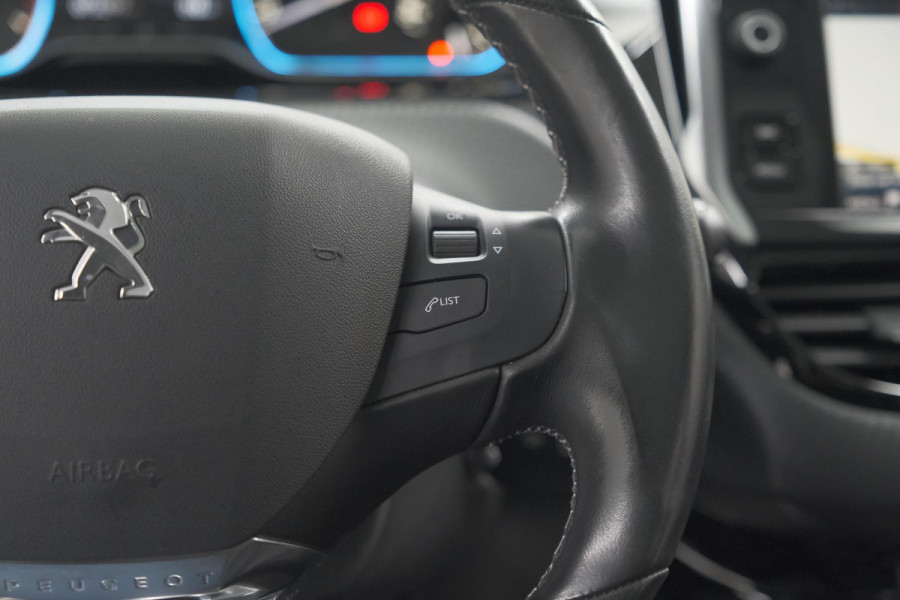 Peugeot 2008 PureTech 110 Allure | Panoramadak | Navigatie | Camera | Parkeersensoren Peugeot 2008 PureTech 110 Allure | Panoramadak | Navigatie | Camera | Parkeersensoren