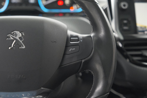 Peugeot 2008 PureTech 110 Allure | Panoramadak | Navigatie | Camera | Parkeersensoren Peugeot 2008 PureTech 110 Allure | Panoramadak | Navigatie | Camera | Parkeersensoren