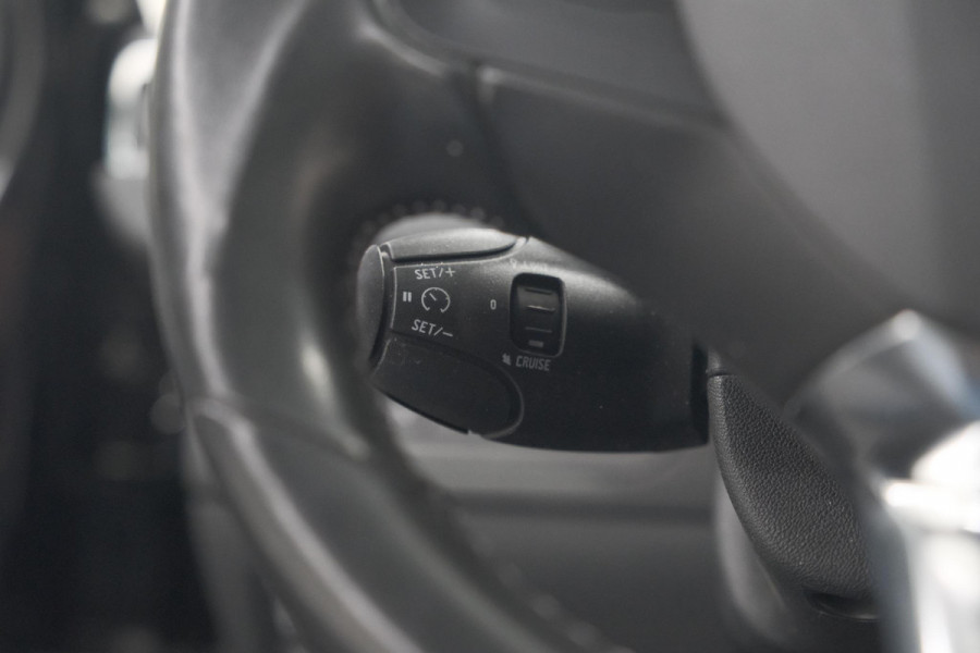 Peugeot 2008 PureTech 110 Allure | Panoramadak | Navigatie | Camera | Parkeersensoren Peugeot 2008 PureTech 110 Allure | Panoramadak | Navigatie | Camera | Parkeersensoren