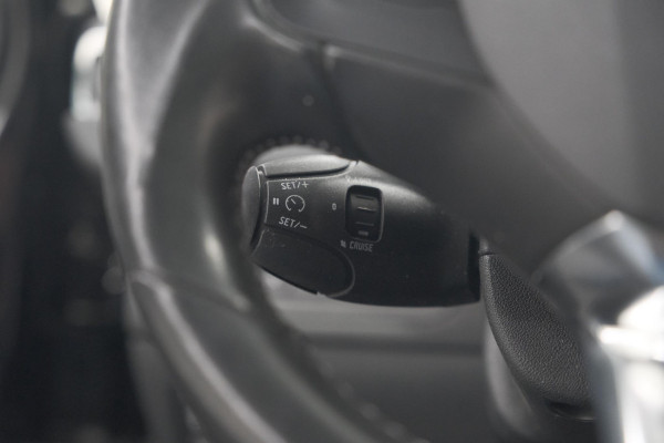 Peugeot 2008 PureTech 110 Allure | Panoramadak | Navigatie | Camera | Parkeersensoren Peugeot 2008 PureTech 110 Allure | Panoramadak | Navigatie | Camera | Parkeersensoren