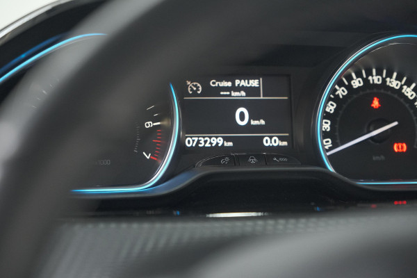 Peugeot 2008 PureTech 110 Allure | Panoramadak | Navigatie | Camera | Parkeersensoren Peugeot 2008 PureTech 110 Allure | Panoramadak | Navigatie | Camera | Parkeersensoren