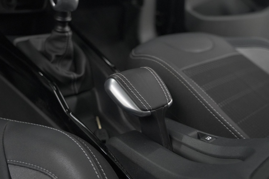 Peugeot 2008 PureTech 110 Allure | Panoramadak | Navigatie | Camera | Parkeersensoren Peugeot 2008 PureTech 110 Allure | Panoramadak | Navigatie | Camera | Parkeersensoren