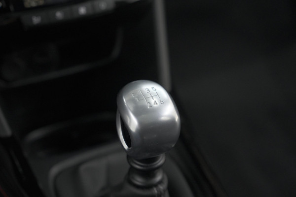 Peugeot 2008 PureTech 110 Allure | Panoramadak | Navigatie | Camera | Parkeersensoren Peugeot 2008 PureTech 110 Allure | Panoramadak | Navigatie | Camera | Parkeersensoren