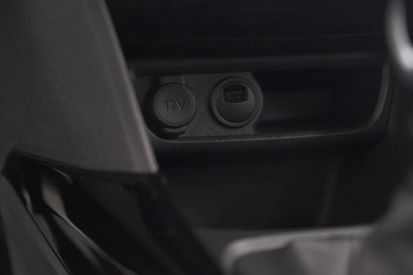 Peugeot 2008 PureTech 110 Allure | Panoramadak | Navigatie | Camera | Parkeersensoren Peugeot 2008 PureTech 110 Allure | Panoramadak | Navigatie | Camera | Parkeersensoren