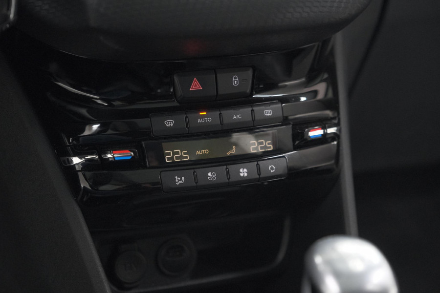 Peugeot 2008 PureTech 110 Allure | Panoramadak | Navigatie | Camera | Parkeersensoren Peugeot 2008 PureTech 110 Allure | Panoramadak | Navigatie | Camera | Parkeersensoren