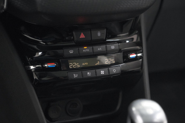 Peugeot 2008 PureTech 110 Allure | Panoramadak | Navigatie | Camera | Parkeersensoren Peugeot 2008 PureTech 110 Allure | Panoramadak | Navigatie | Camera | Parkeersensoren