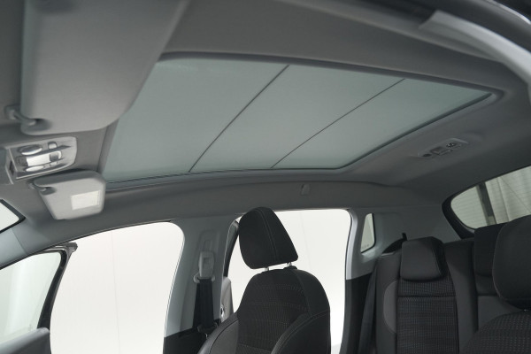 Peugeot 2008 PureTech 110 Allure | Panoramadak | Navigatie | Camera | Parkeersensoren Peugeot 2008 PureTech 110 Allure | Panoramadak | Navigatie | Camera | Parkeersensoren