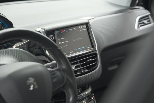 Peugeot 2008 PureTech 110 Allure | Panoramadak | Navigatie | Camera | Parkeersensoren Peugeot 2008 PureTech 110 Allure | Panoramadak | Navigatie | Camera | Parkeersensoren