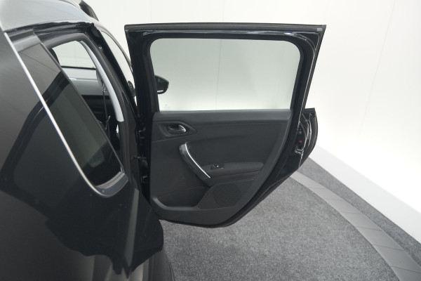 Peugeot 2008 PureTech 110 Allure | Panoramadak | Navigatie | Camera | Parkeersensoren Peugeot 2008 PureTech 110 Allure | Panoramadak | Navigatie | Camera | Parkeersensoren