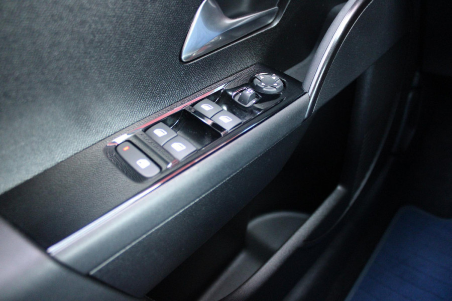 Lancia Ypsilon 1.2 110PK Turbo Hybrid Edizione Cassina Limitata | NAVIGATIE | CAMERA VOOR/ ACHTER | ELEKTRISCH VERSTELBARE BESTUURDERSSTOEL | VELOURS BEKLEDING | STOEL VERWARMING | MASAGE FUNTIE OF VOORSTOELEN |  DRAADLOOS APPLE CARPLAY / ANDROID AUTO | DRAADLOZE TELEFOONLADER | DODEHOEK DETECTIE | CLIMATE CONTROL | Lancia Ypsilon 1.2 110PK Turbo Hybrid Edizione Cassina Limitata | NAVIGATIE | CAMERA VOOR/ ACHTER | ELEKTRISCH VERSTELBARE BESTUURDERSSTOEL | VELOURS BEKLEDING | STOEL VERWARMING | MASAGE FUNTIE OF VOORSTOELEN |  DRAADLOOS APPLE CARPLAY / ANDROID AUTO | DRAADLOZE TELEFOONLADER | DODEHOEK DETECTIE | CLIMATE CONTROL |