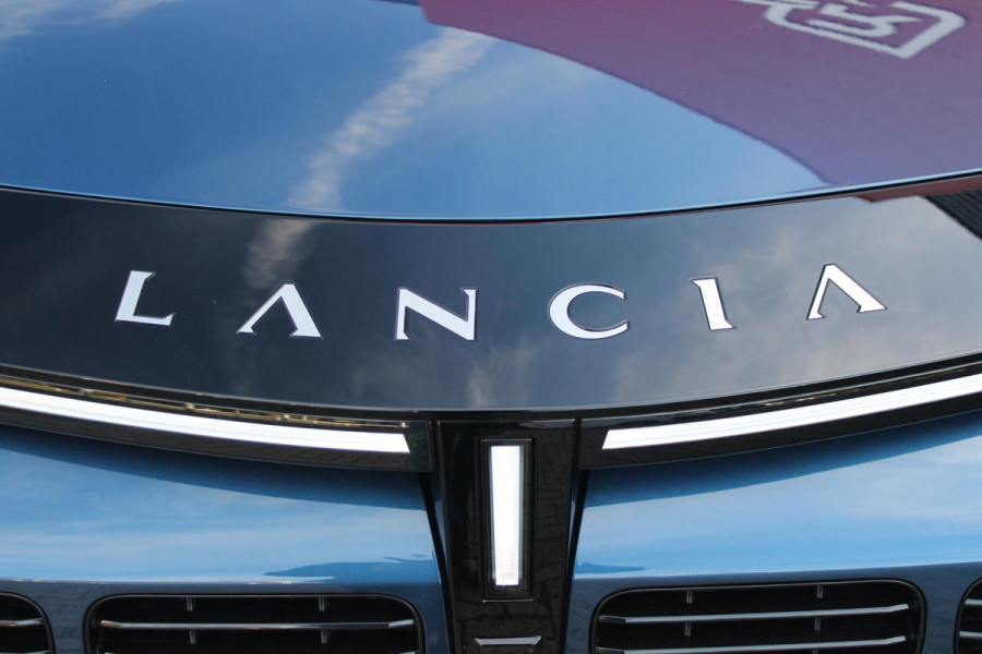 Lancia Ypsilon 1.2 110PK Turbo Hybrid Edizione Cassina Limitata | NAVIGATIE | CAMERA VOOR/ ACHTER | ELEKTRISCH VERSTELBARE BESTUURDERSSTOEL | VELOURS BEKLEDING | STOEL VERWARMING | MASAGE FUNTIE OF VOORSTOELEN |  DRAADLOOS APPLE CARPLAY / ANDROID AUTO | DRAADLOZE TELEFOONLADER | DODEHOEK DETECTIE | CLIMATE CONTROL | Lancia Ypsilon 1.2 110PK Turbo Hybrid Edizione Cassina Limitata | NAVIGATIE | CAMERA VOOR/ ACHTER | ELEKTRISCH VERSTELBARE BESTUURDERSSTOEL | VELOURS BEKLEDING | STOEL VERWARMING | MASAGE FUNTIE OF VOORSTOELEN |  DRAADLOOS APPLE CARPLAY / ANDROID AUTO | DRAADLOZE TELEFOONLADER | DODEHOEK DETECTIE | CLIMATE CONTROL |