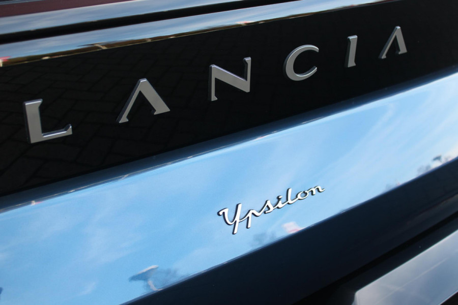 Lancia Ypsilon 1.2 110PK Turbo Hybrid Edizione Cassina Limitata | NAVIGATIE | CAMERA VOOR/ ACHTER | ELEKTRISCH VERSTELBARE BESTUURDERSSTOEL | VELOURS BEKLEDING | STOEL VERWARMING | MASAGE FUNTIE OF VOORSTOELEN |  DRAADLOOS APPLE CARPLAY / ANDROID AUTO | DRAADLOZE TELEFOONLADER | DODEHOEK DETECTIE | CLIMATE CONTROL | Lancia Ypsilon 1.2 110PK Turbo Hybrid Edizione Cassina Limitata | NAVIGATIE | CAMERA VOOR/ ACHTER | ELEKTRISCH VERSTELBARE BESTUURDERSSTOEL | VELOURS BEKLEDING | STOEL VERWARMING | MASAGE FUNTIE OF VOORSTOELEN |  DRAADLOOS APPLE CARPLAY / ANDROID AUTO | DRAADLOZE TELEFOONLADER | DODEHOEK DETECTIE | CLIMATE CONTROL |