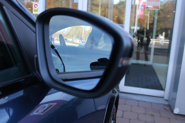 Lancia Ypsilon 1.2 110PK Turbo Hybrid Edizione Cassina Limitata | NAVIGATIE | CAMERA VOOR/ ACHTER | ELEKTRISCH VERSTELBARE BESTUURDERSSTOEL | VELOURS BEKLEDING | STOEL VERWARMING | MASAGE FUNTIE OF VOORSTOELEN |  DRAADLOOS APPLE CARPLAY / ANDROID AUTO | DRAADLOZE TELEFOONLADER | DODEHOEK DETECTIE | CLIMATE CONTROL | Lancia Ypsilon 1.2 110PK Turbo Hybrid Edizione Cassina Limitata | NAVIGATIE | CAMERA VOOR/ ACHTER | ELEKTRISCH VERSTELBARE BESTUURDERSSTOEL | VELOURS BEKLEDING | STOEL VERWARMING | MASAGE FUNTIE OF VOORSTOELEN |  DRAADLOOS APPLE CARPLAY / ANDROID AUTO | DRAADLOZE TELEFOONLADER | DODEHOEK DETECTIE | CLIMATE CONTROL |